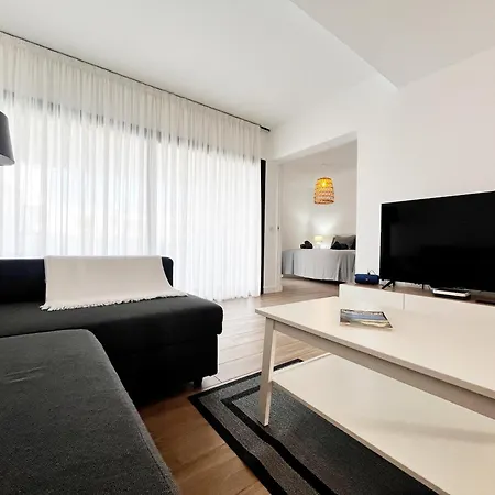 Ftv Holidays Homes - With Apartamento